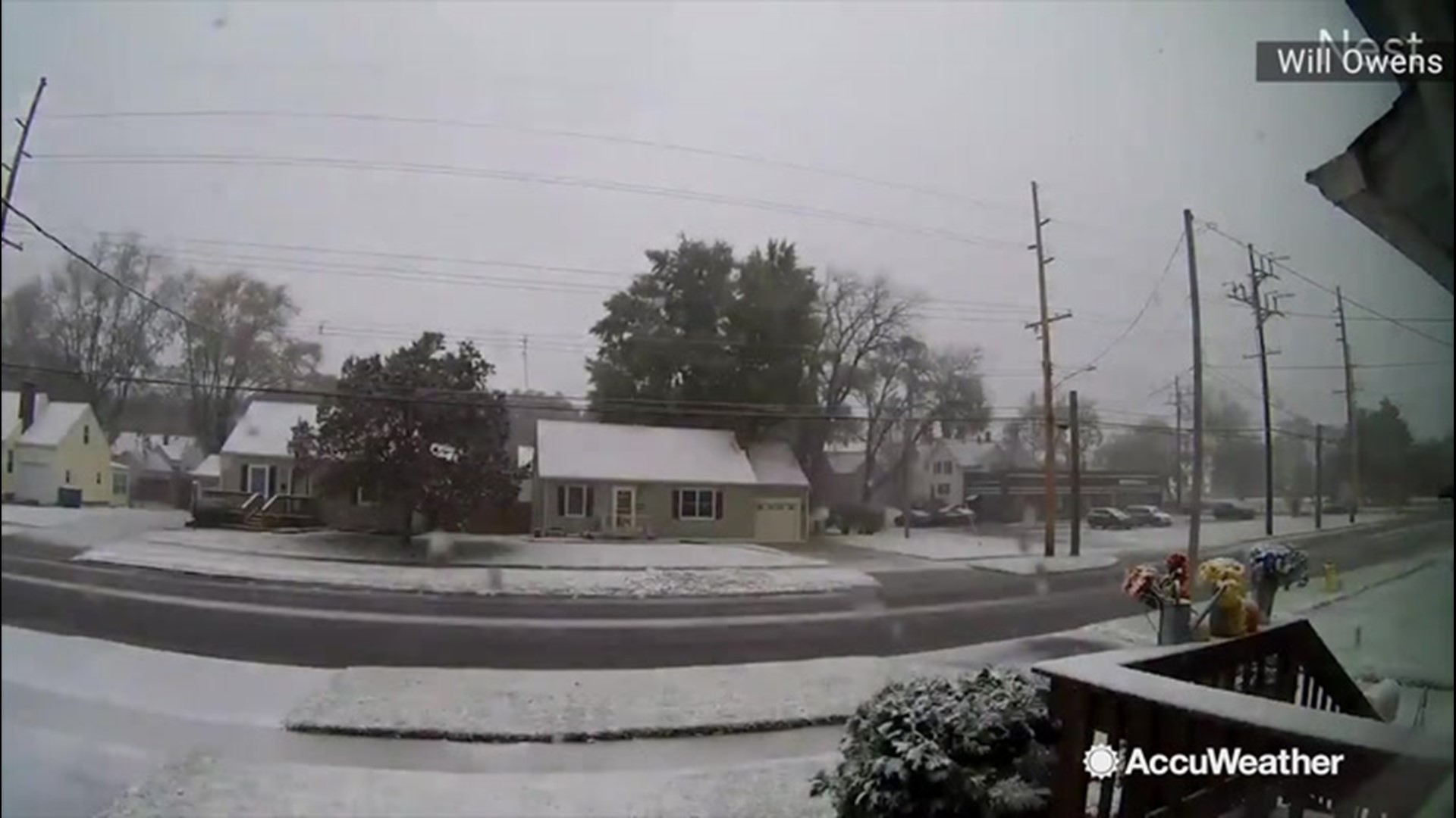 In this time-lapse of Chicago, Illinois, on Nov. 11, we see a snow storm in action as snow piles up on the ground.