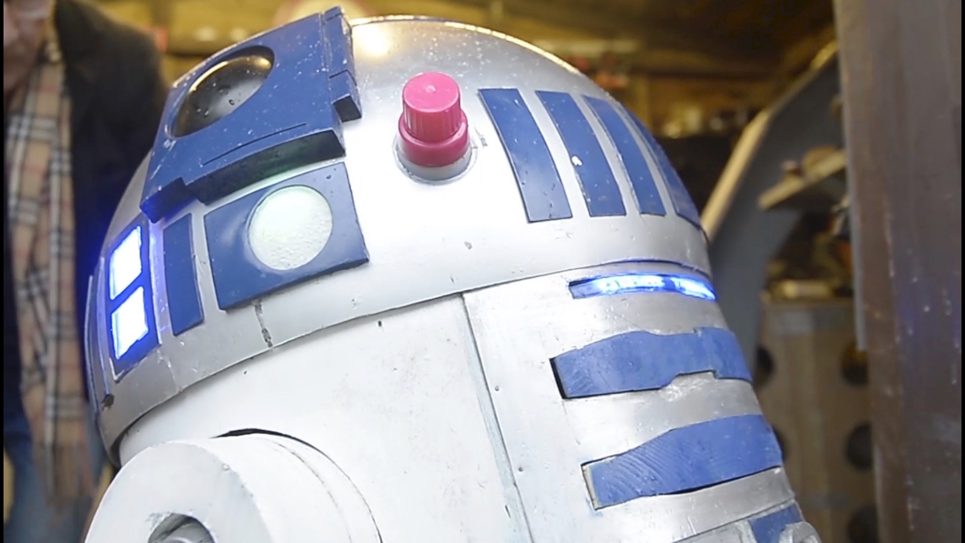Man Builds Working R2 D2 Replica And X Wing In His Backyard Kvue Com