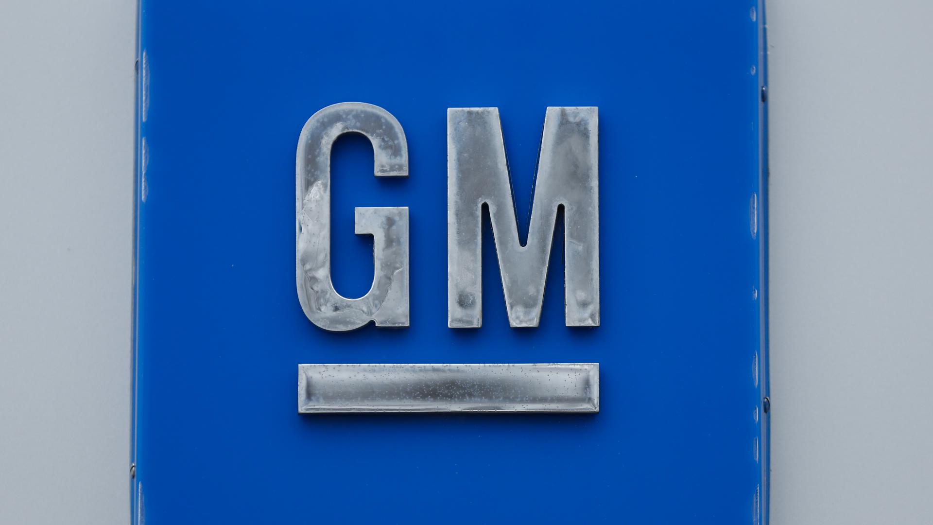 General Motors is recalling more trucks over tailgate lock issues.