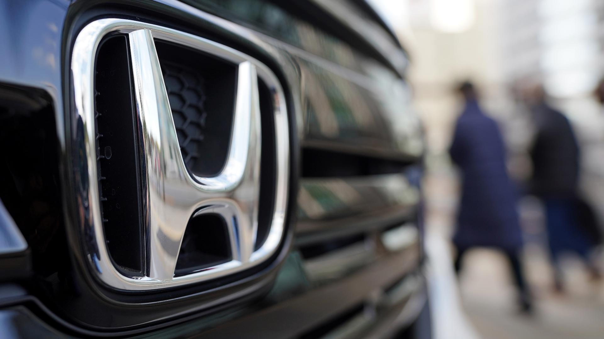 The National Highway Traffic Safety Administration is investigating complaints about engine failures in several popular Honda and Acura models.