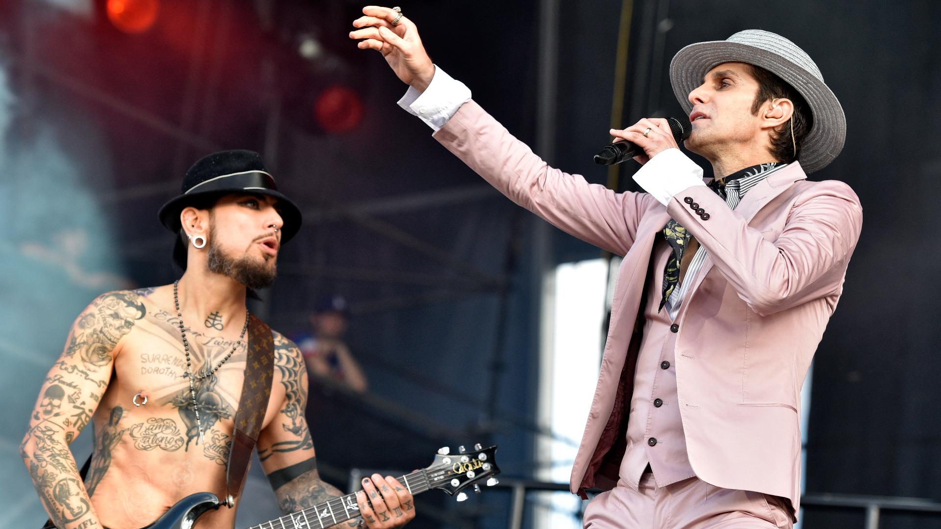 Lead singer Perry Farrell was restrained after hitting guitarist Dave Navarro.