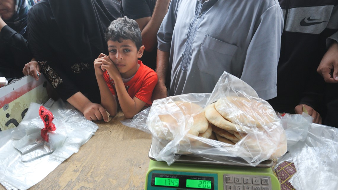 Thousands break into aid warehouses in Gaza as desperation grows - Vimarsana News