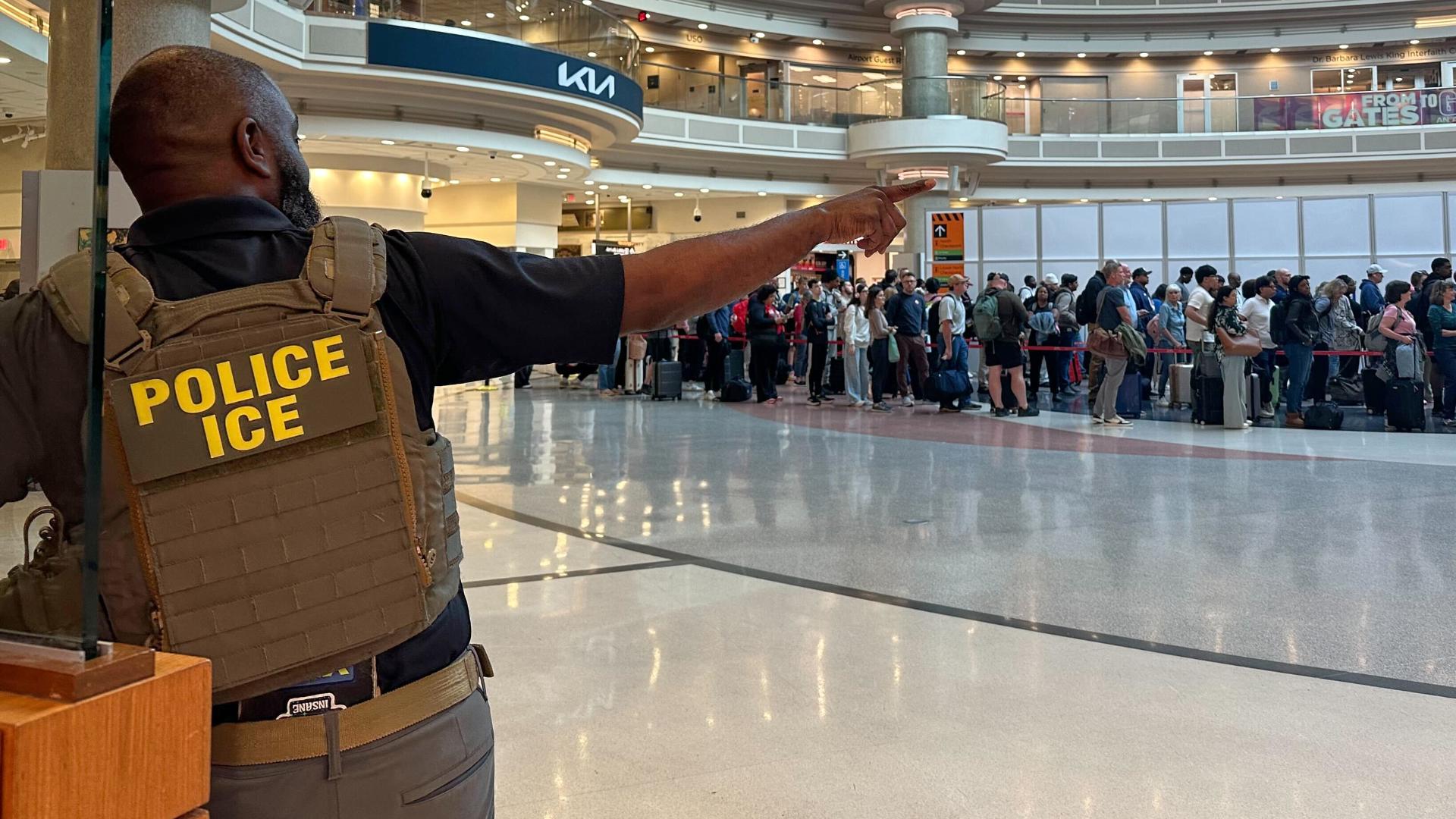 Ice Checkpoints ICE officers make their way to airports' TSA checkpoints; no ICE at ...