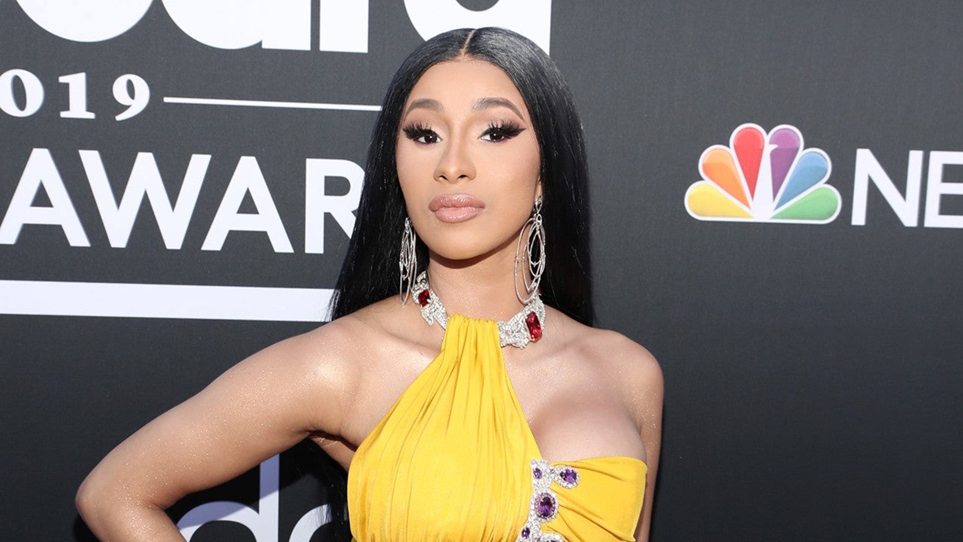 Cardi B Declares Shes Single Rich And Bad After Filing For Divorce 
