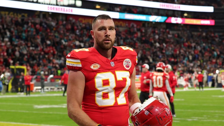 Mahomes throws 2 TDs and Chiefs hang on to beat Dolphins 21-14 in Germany –  KXAN Austin