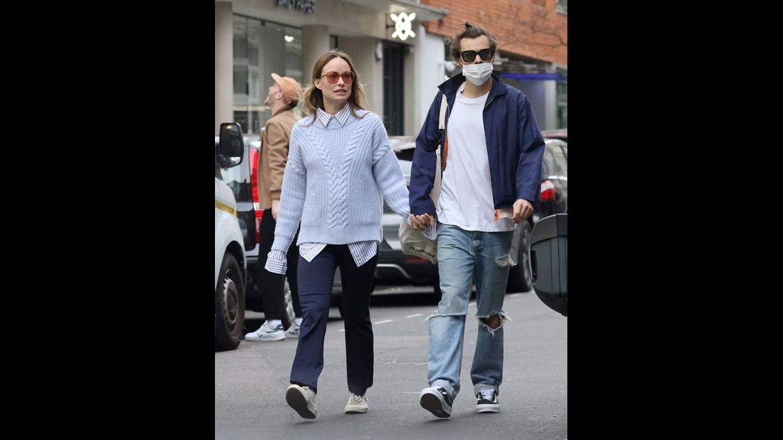Olivia Wilde and Harry Styles keep it casual as they stroll