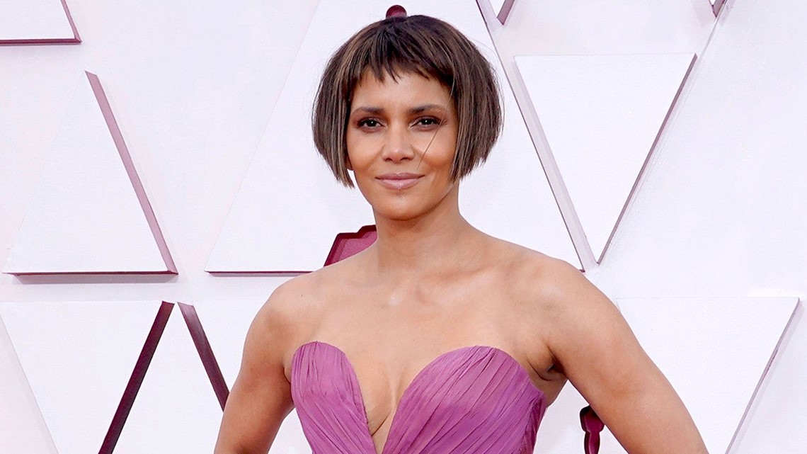 Halle Berry's Oscars 2021 Red Carpet Dress & New Haircut Are Everything