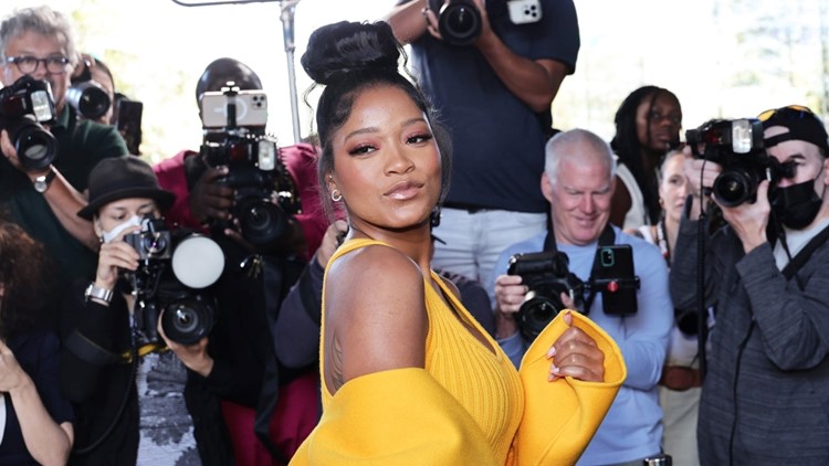 Keke Palmer Announces She's Pregnant, Reveals Baby Bump During 'Saturday Night Live' Debut