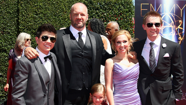 Disney S Good Luck Charlie Cast Reunites For Year Anniversary See Baby Charlie All Grown