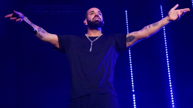 Drake And Rihanna Porn Video - Drake's Massive Diamond Necklace Represents the 42 Times He Thought About  Proposing Marriage | kvue.com