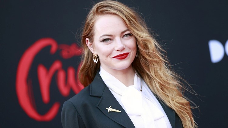 Emma Stone Wears Louis Vuitton Suit During First Red Carpet Since Giving  Birth