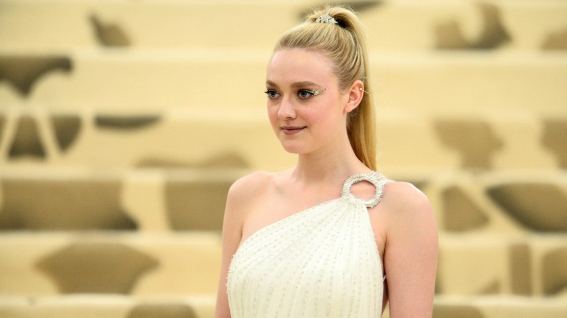 Dakota Fanning Shares Nearly Nude Pic Taken by Sister Elle | kvue.com