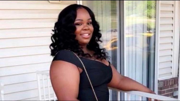 Breonna Taylor's Boyfriend, Kenneth Walker, Is 'a Million Percent Sure'  Police Didn't Identify Themselves | kvue.com