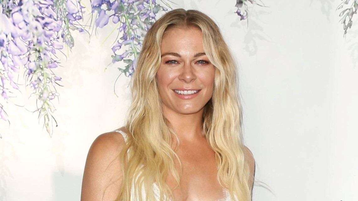 See Leann Rimes Naked Porn - LeAnn Rimes Poses Nude and Embraces Her Psoriasis | kvue.com