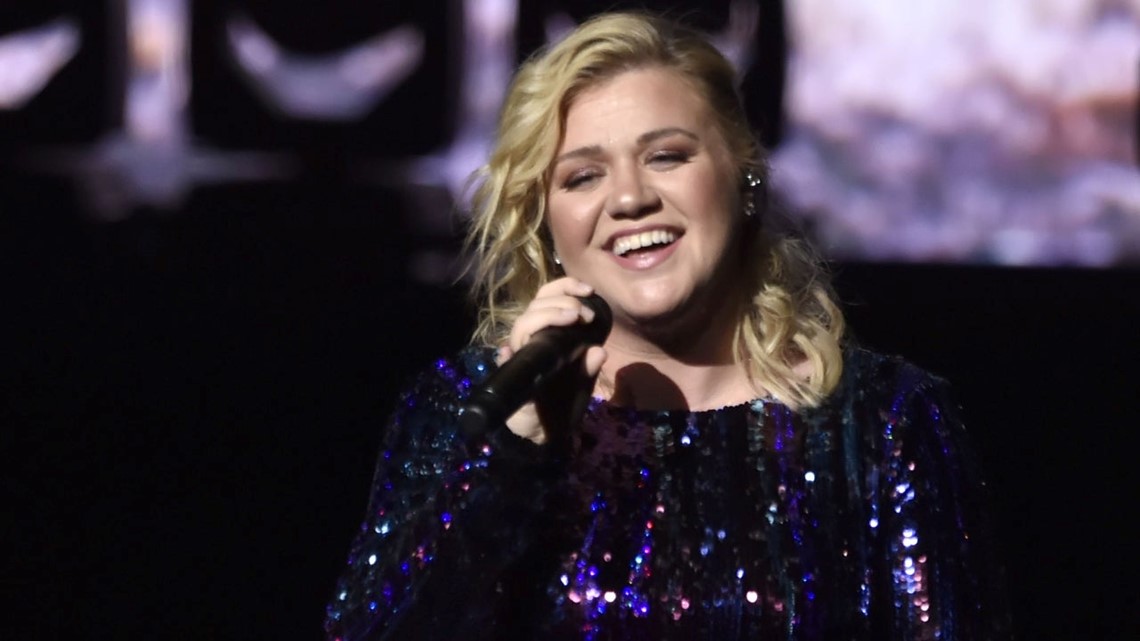 Kelly Clarkson Is 'Proud' to Be the 1st Woman to Host the NFL Honors: 'It's  a Really Cool Thing' (Exclusive)