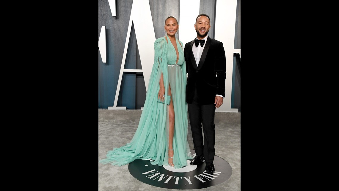 strapless open back dress Chrissy Teigen 2025 Vanity Fair White Strapless Prom Dress main image 0