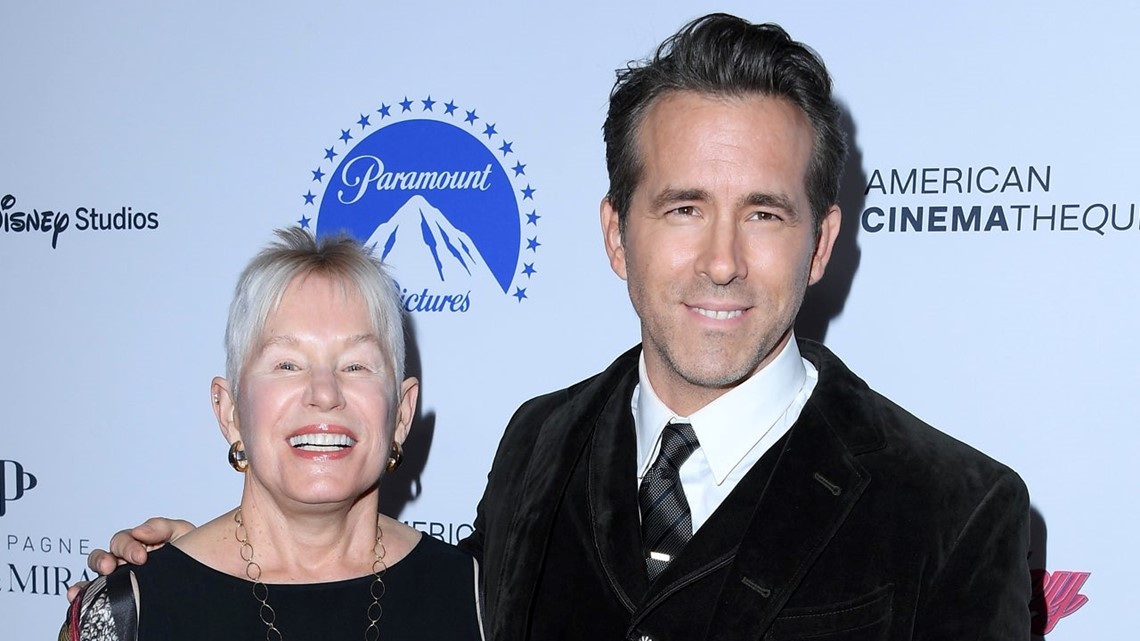 Ryan Reynolds' Mom Witnessed His Lorno On 'The Change-Up' Set (VIDEO)