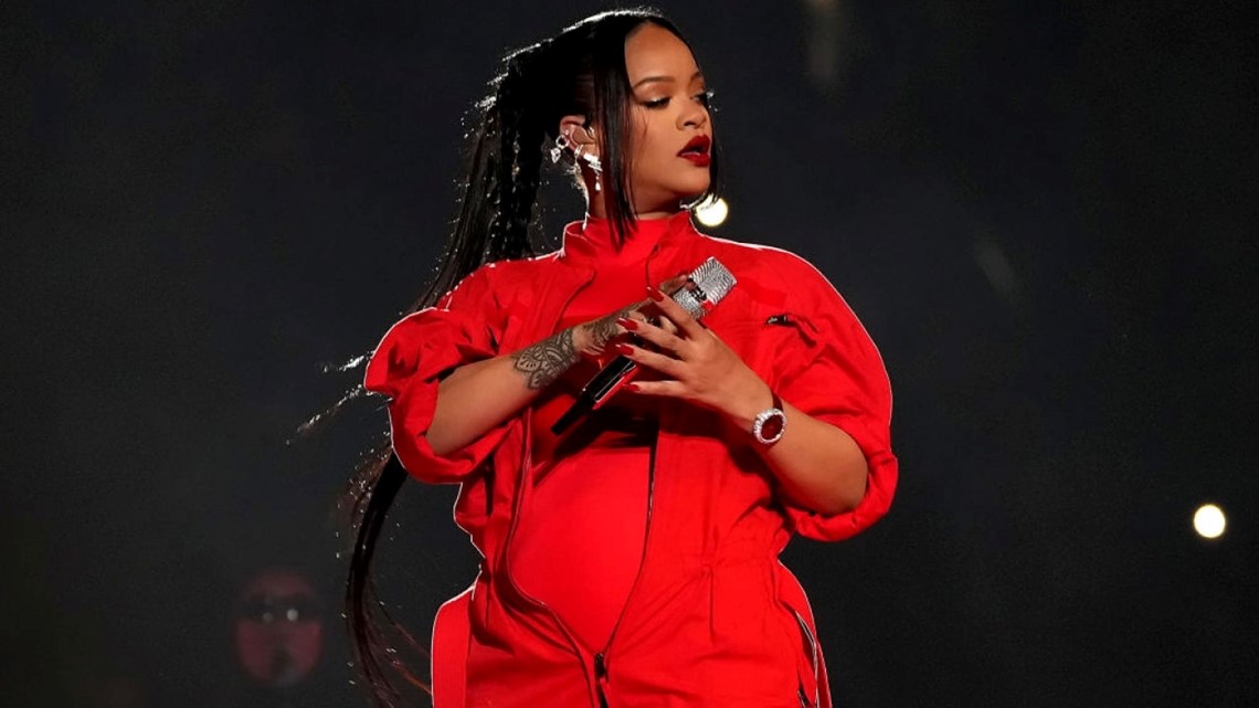 How Rihanna Kept Her Pregnancy a Secret Until She Hit the Stage at the Super  Bowl Halftime Show