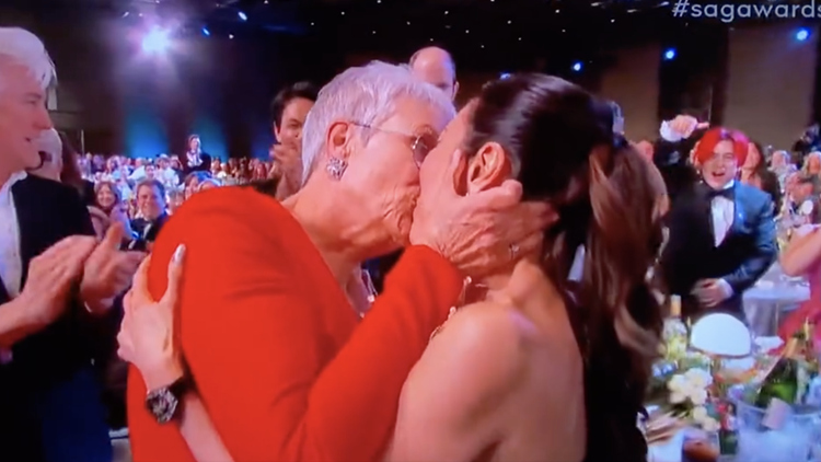 Jamie Lee Curtis Kisses Michelle Yeoh on the Lips After 2023 SAG Awards Win  