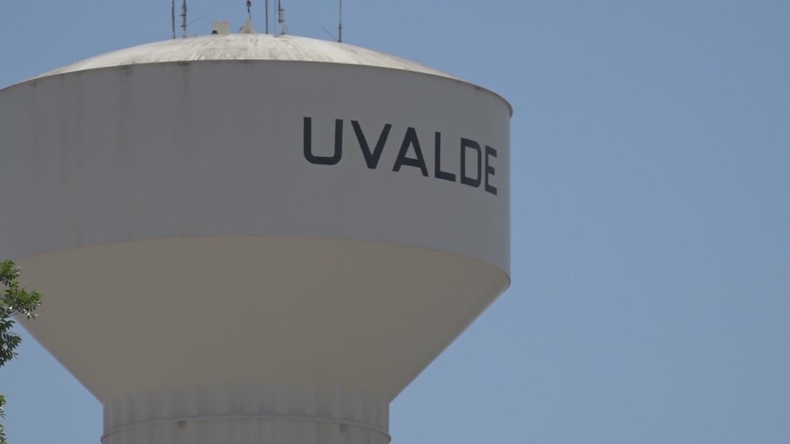Families of Robb shooting victims fighting for Uvalde City Council to officially oppose city-funded report met with more obstacles - Vimarsana News