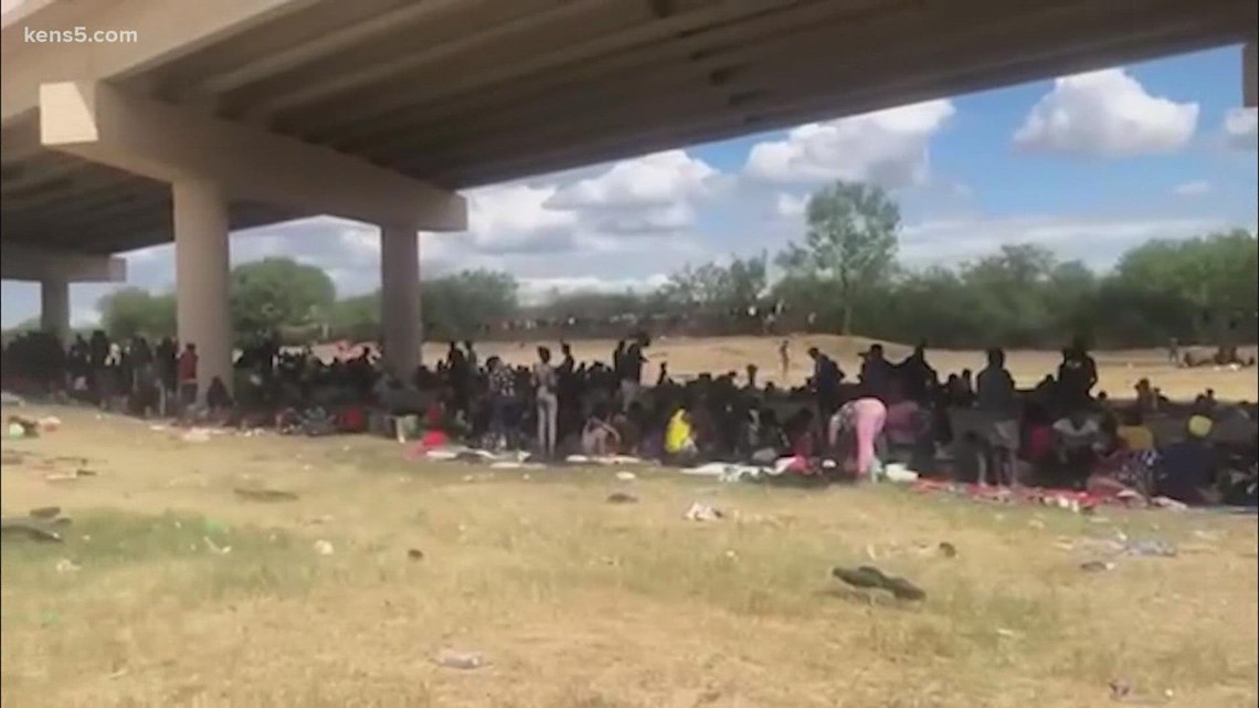 Thousands of migrants crowded under bridge in Del Rio - Vimarsana News