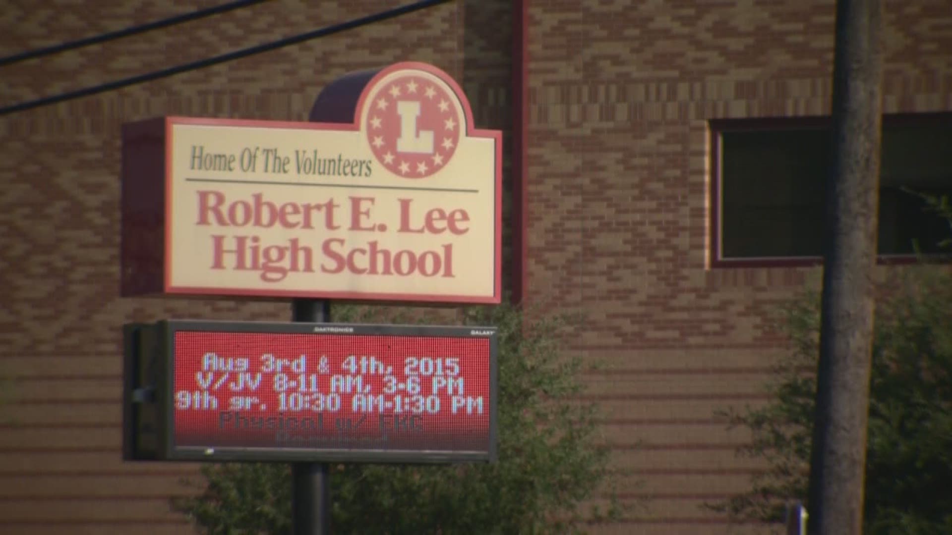 San Antonio Robert E. Lee HS students 'cry' after name change to acronym |  