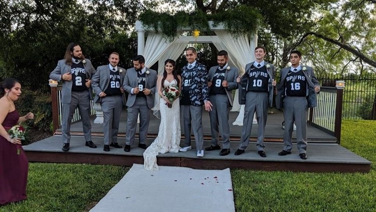 San Antonio couple says 'I do' with Spurs-themed wedding