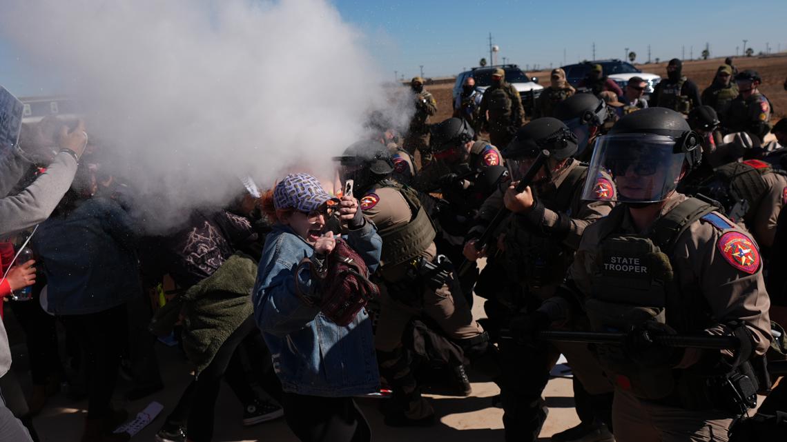 Texas leaders gather in SA to call for 5-year-old Minnesota boy's release as authorities confront protesters outside Dilley facility