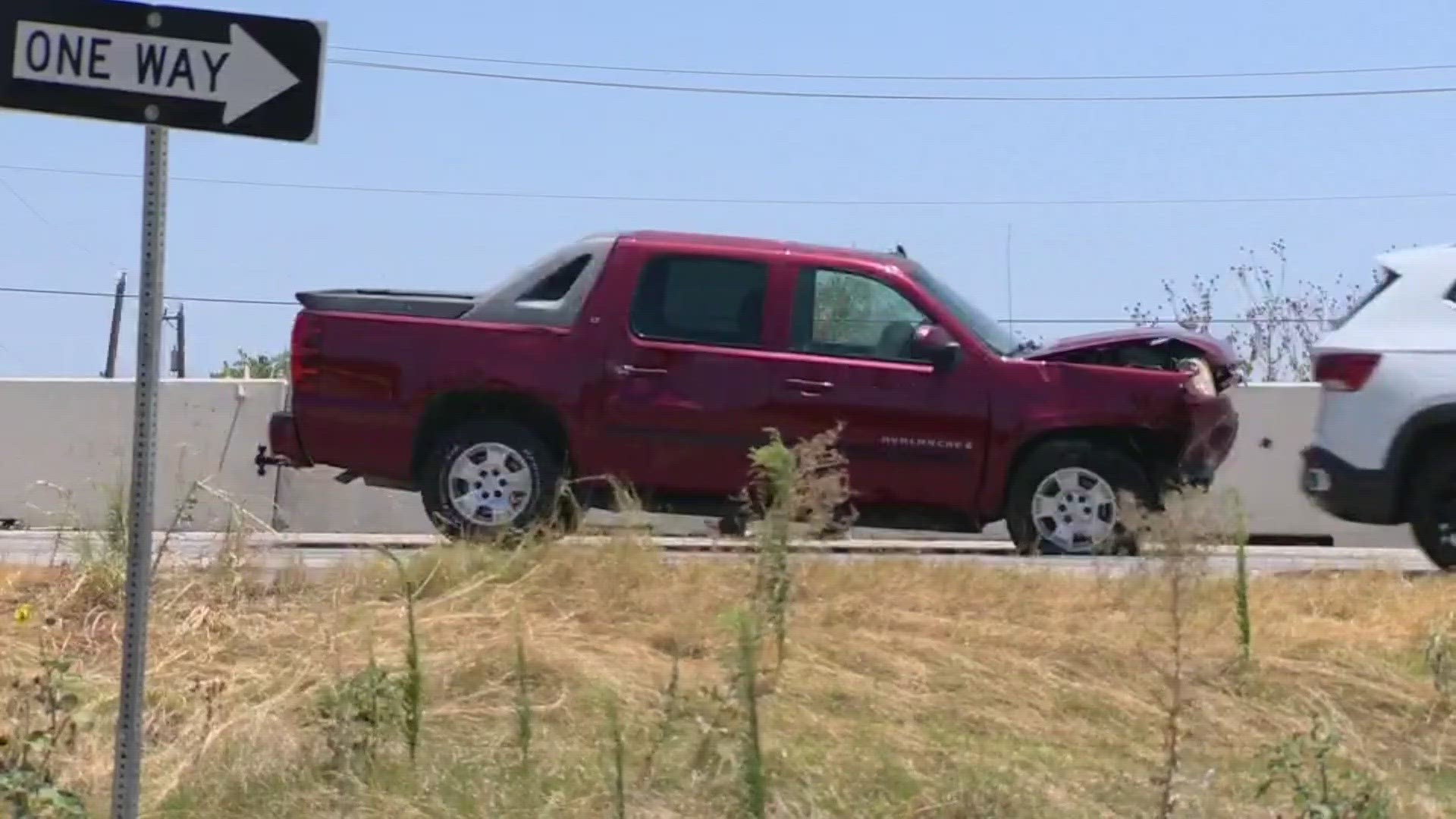 Good Samaritan dies after being struck by a pickup on I-10, authorities ...
