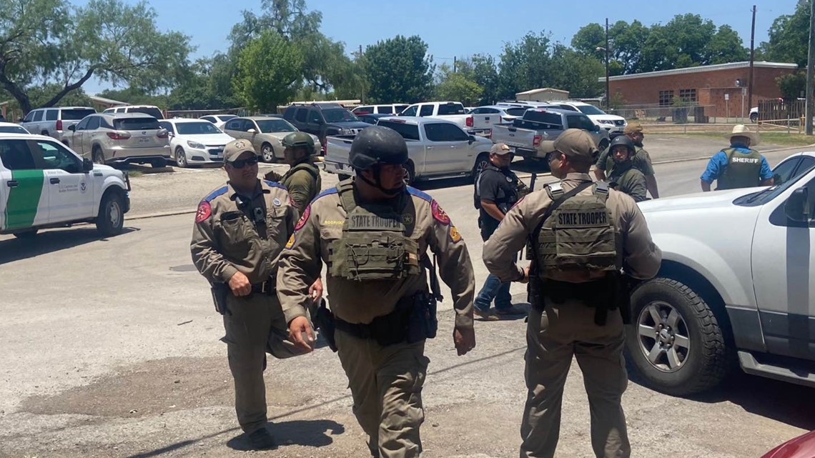 2 people dead, multiple people hospitalized after 'active shooter' situation at Robb Elementary School in Uvalde; police say suspect is in custody - Vimarsana News