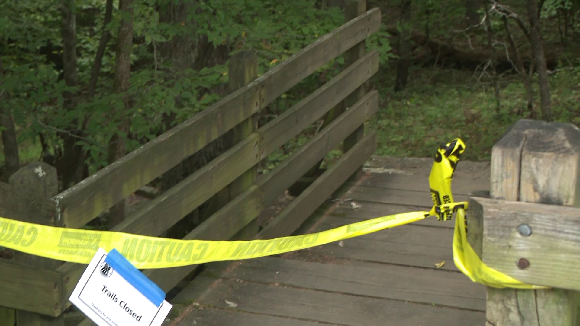 Six hours reportedly passed between when police were called to Devil's Den State Park and when they released a statement about a suspect on the run.