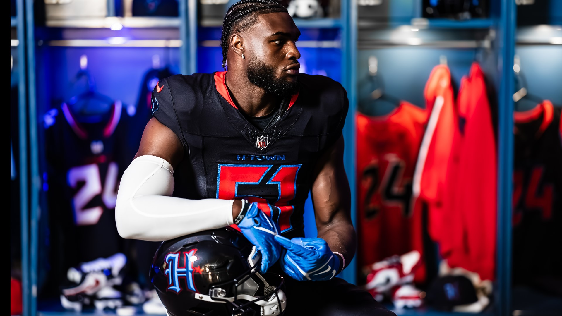 Texans Unveil New Uniforms Including Jerseys Helmets Kvue Com   D0cc8de7 C8fe 472a 87e9 A731a64fa406 1920x1080 