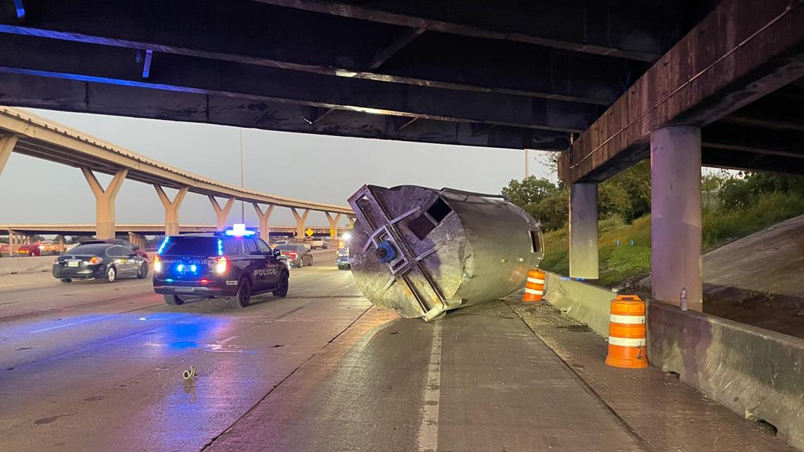 Truck Hits Houston Ave Bridge on I-10 Katy Freeway | kvue.com