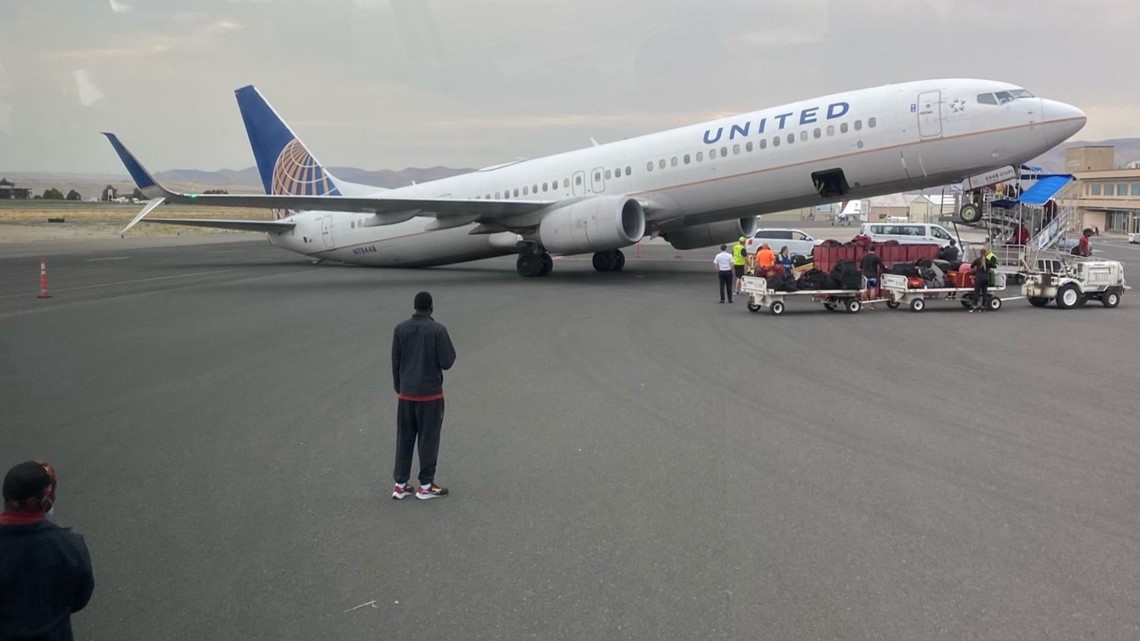 airplane-tips-backward-on-tarmac-at-lewiston-idaho-airport-kvue