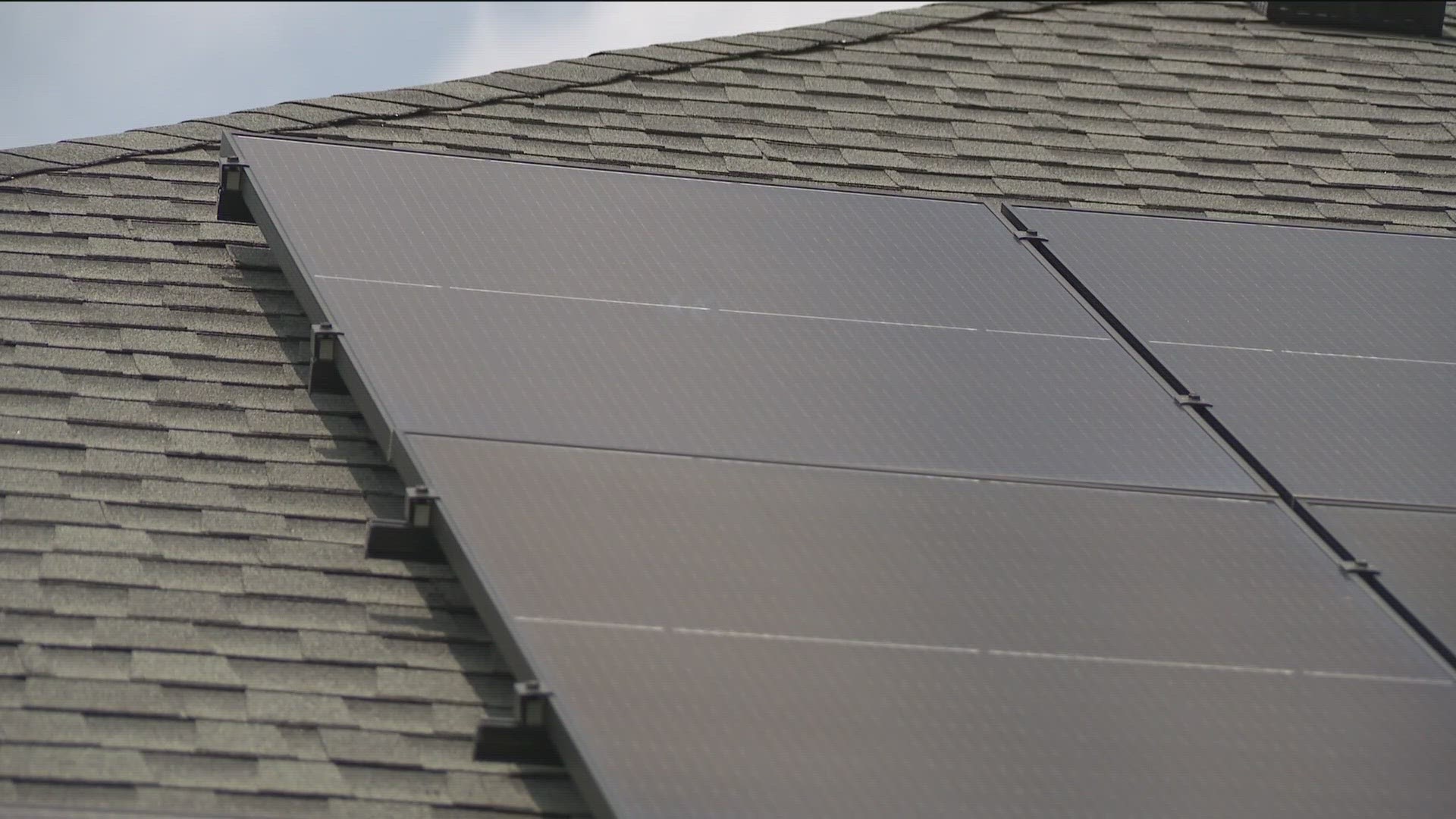 The KVUE Defenders found that for dozens of Texans, including residents in the Austin area, turning to solar power has only cost them more.