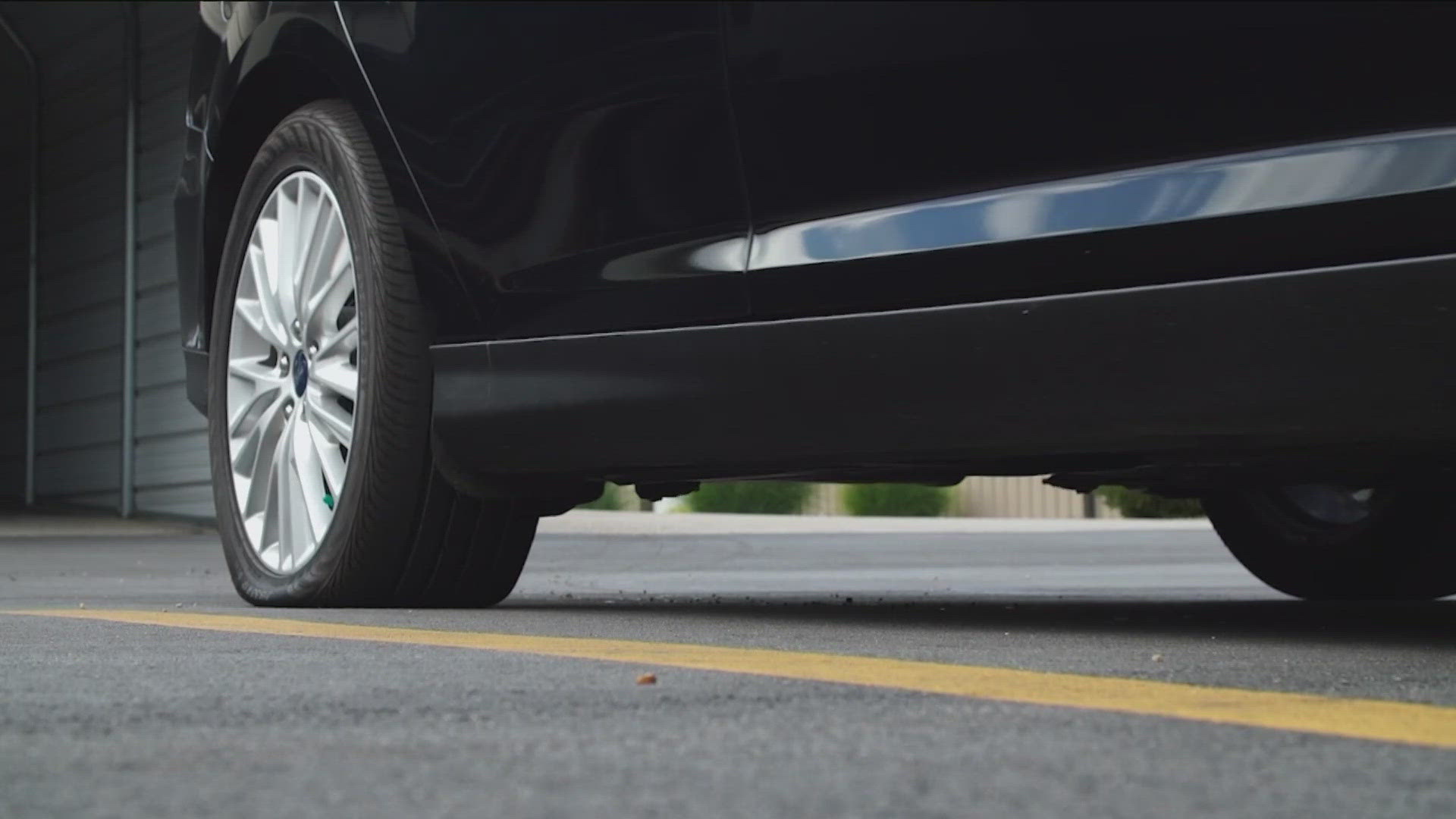 Does your vehicle come with a spare tire? If so, does it need to be replaced? Consumer Reports shares tips for drivers to prepare for an emergency.