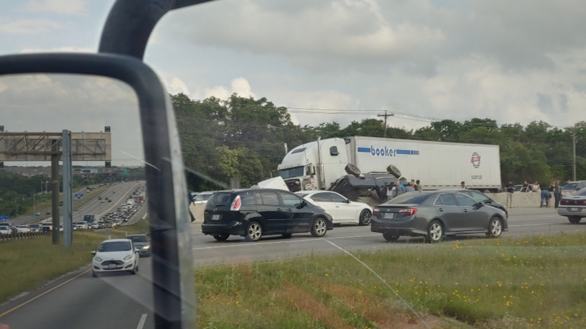 Crash on I35 shuts down all northbound lanes in North Austin