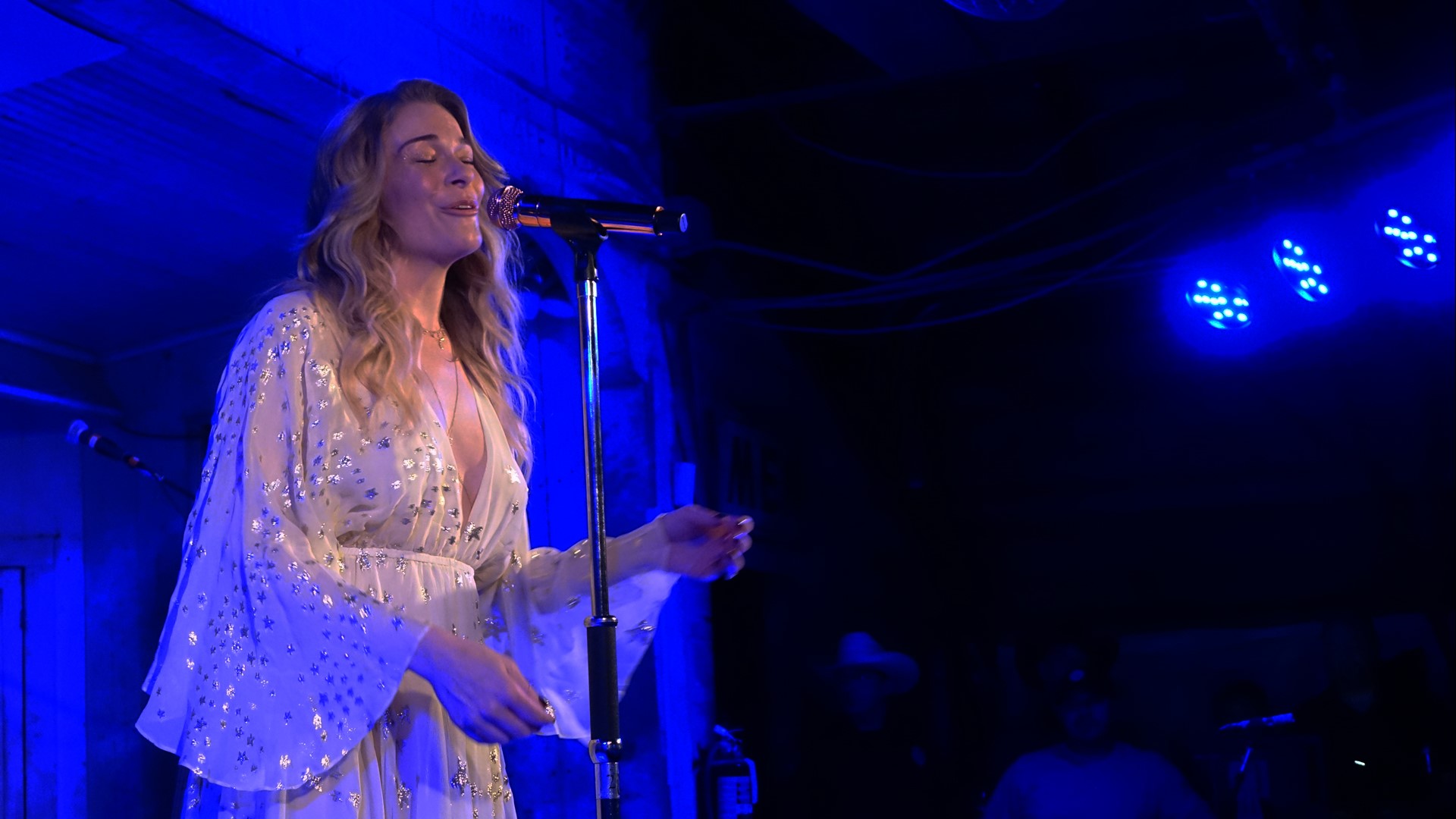LeAnn Rimes live at the Gruene Hall – Valentine's 2020 | kvue.com
