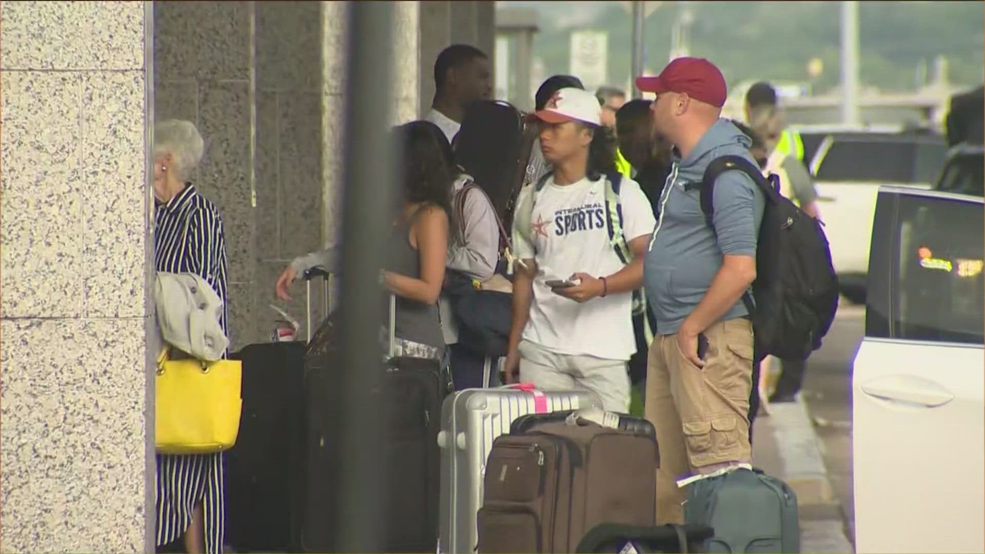 Long lines at the Austin airport caused a stir on social media Friday morning. KVUE's Melia Masumoto has more on what happened.