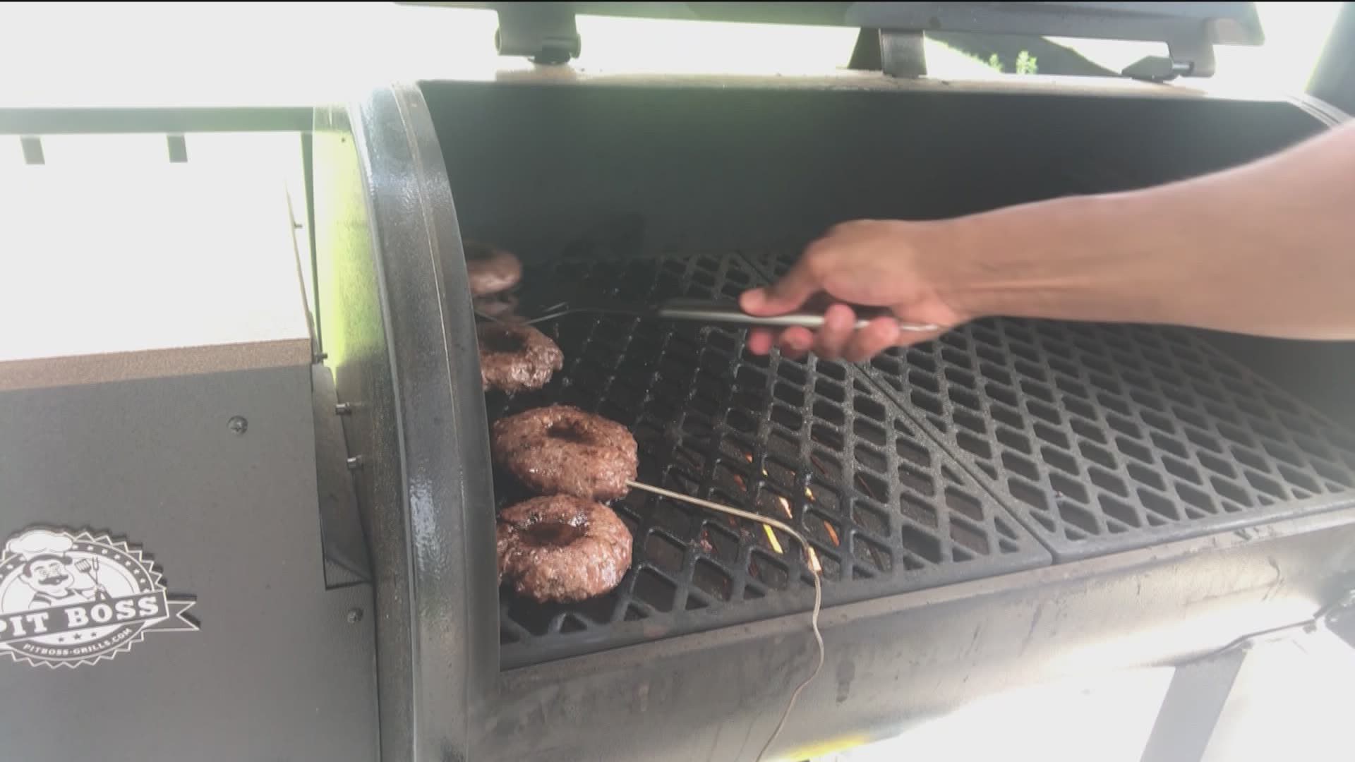 KVUE's Jeff Jones gets tips from the best on how to grill the perfect Game Day burgers.