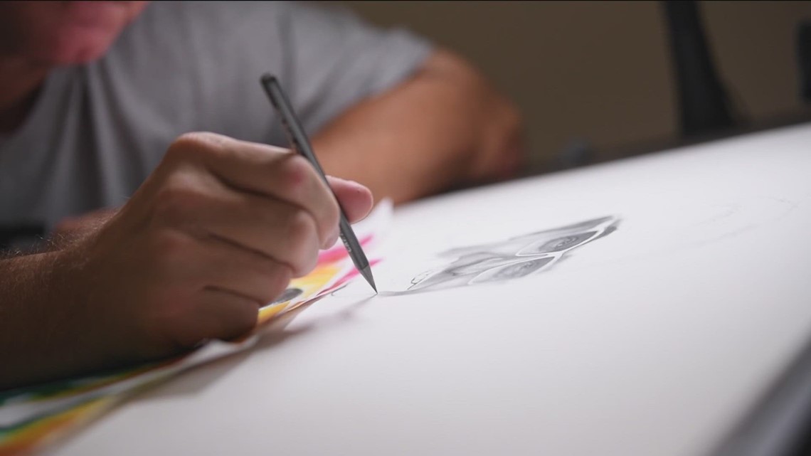 用铅笔一划，奥斯汀艺术家创作出令人惊艳的逼真肖像画