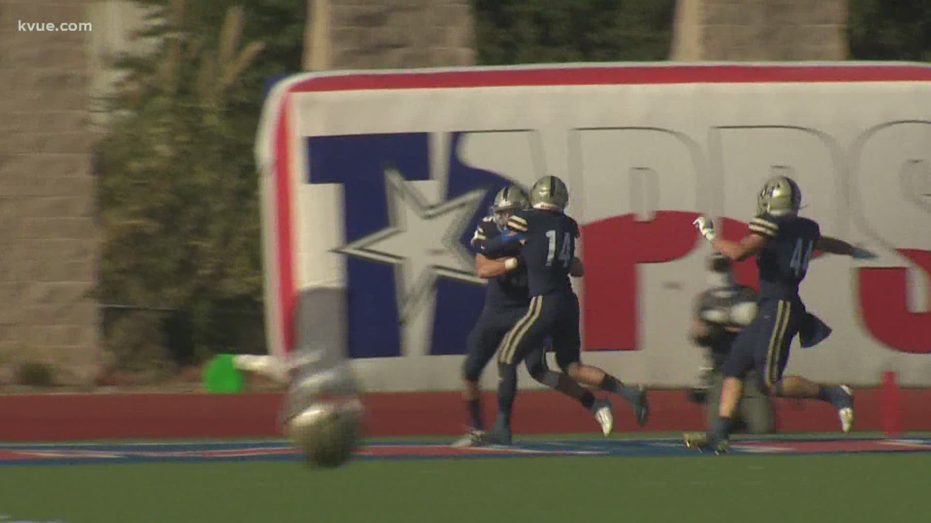 Renegades QB Young Blood splitting the Patterson U to run it into the 5 to  set up their first TD of the game. U-7 Renegades 6 in the 2nd QTR. WATCH  LIVE