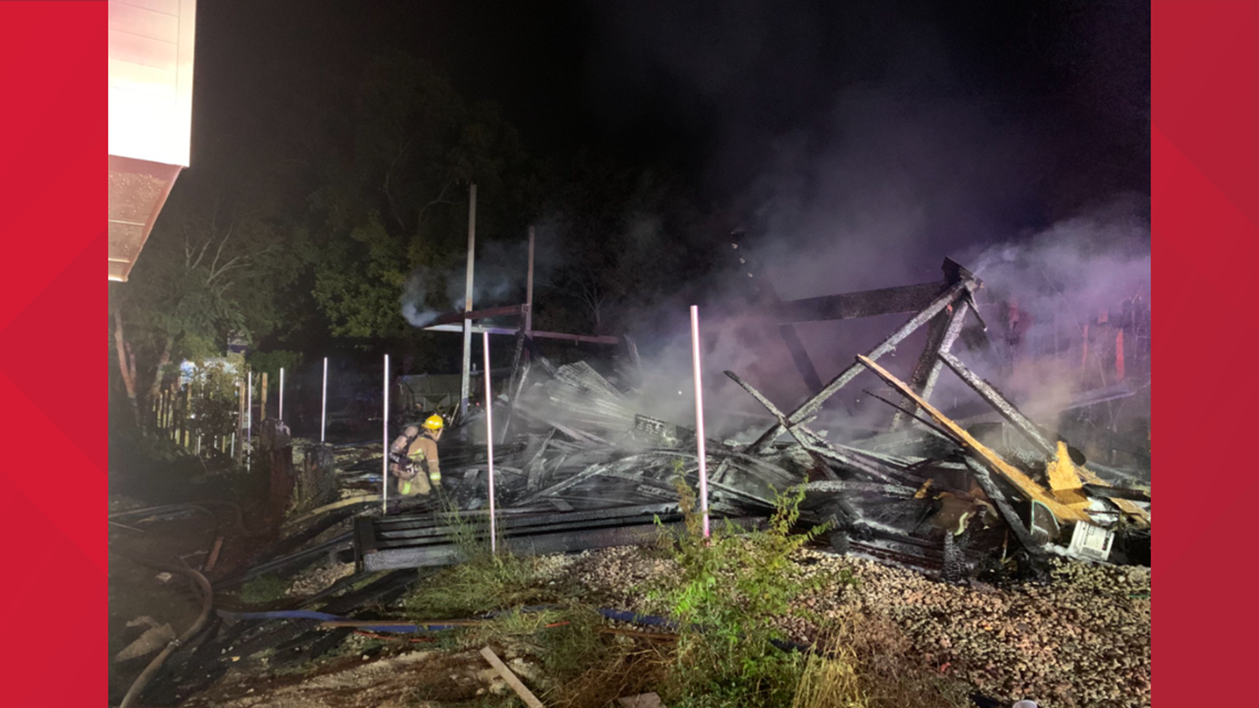 Fire caused by fireworks spreads to 3 houses in northeast Austin | kvue.com