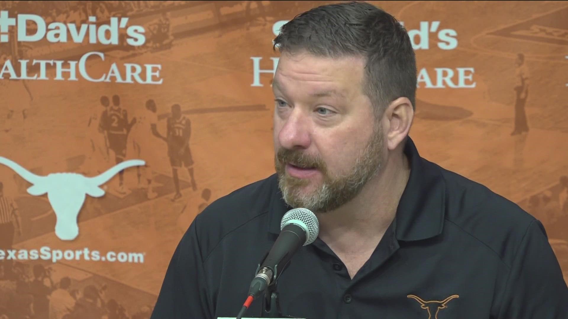 UT basketball coach Chris Beard's pushups spark conversation among team