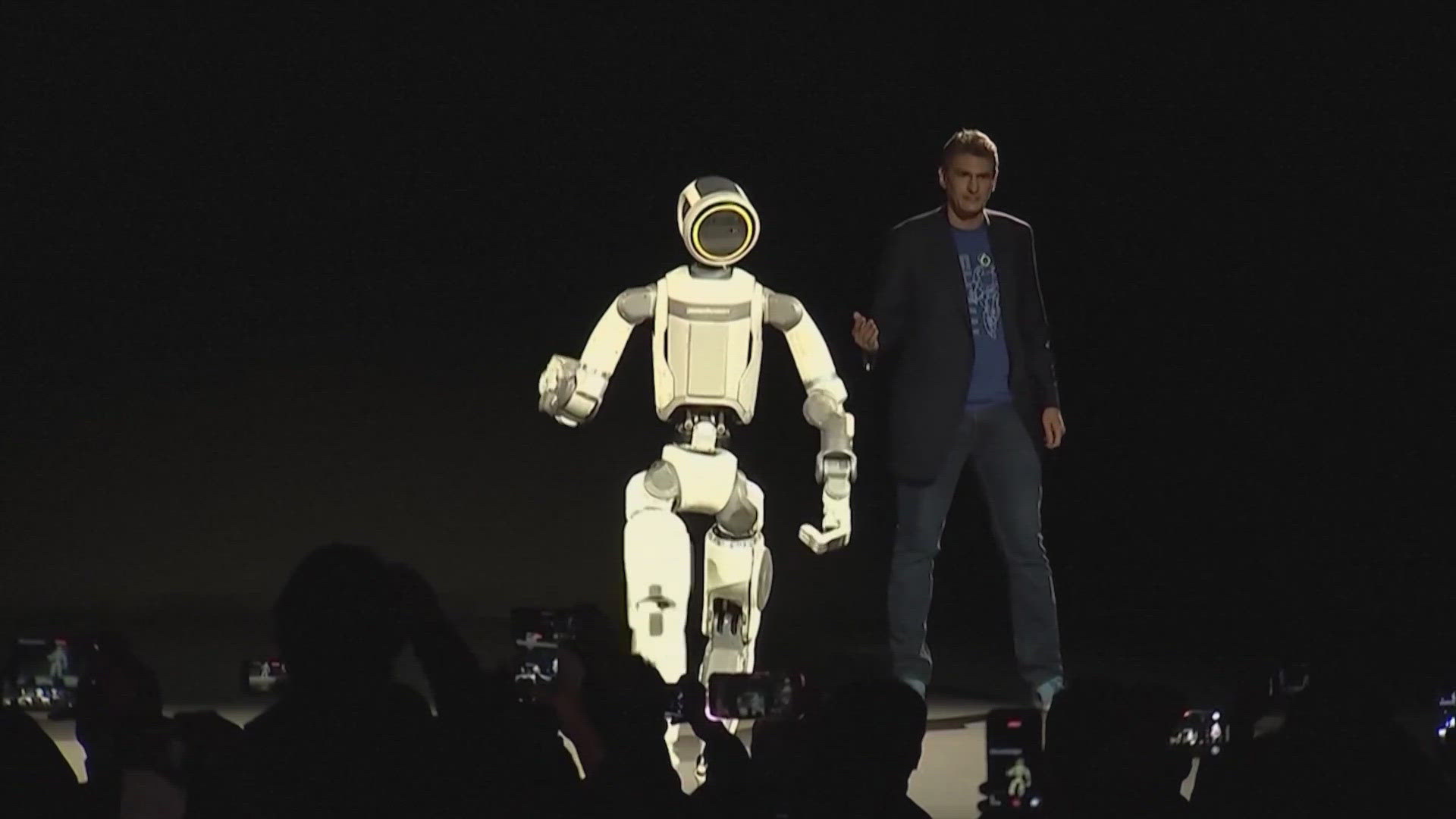 2026 Las Vegas tech convention features humanoid robot, AI advancements ...