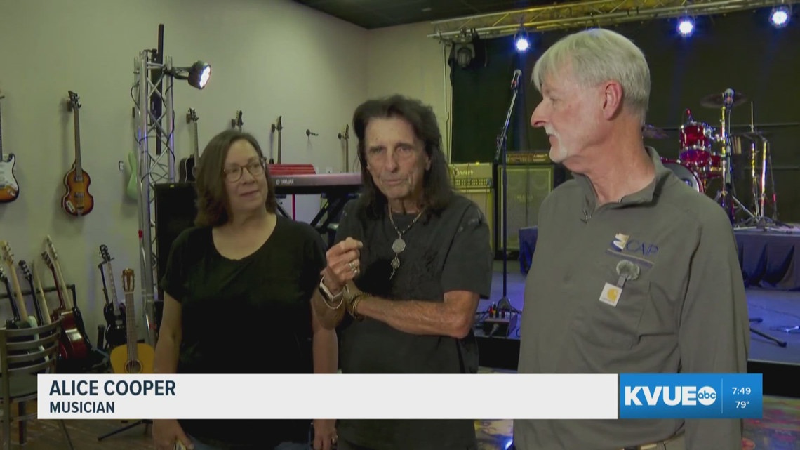 Arizona man finds and returns Alice Cooper's credit card | kvue.com