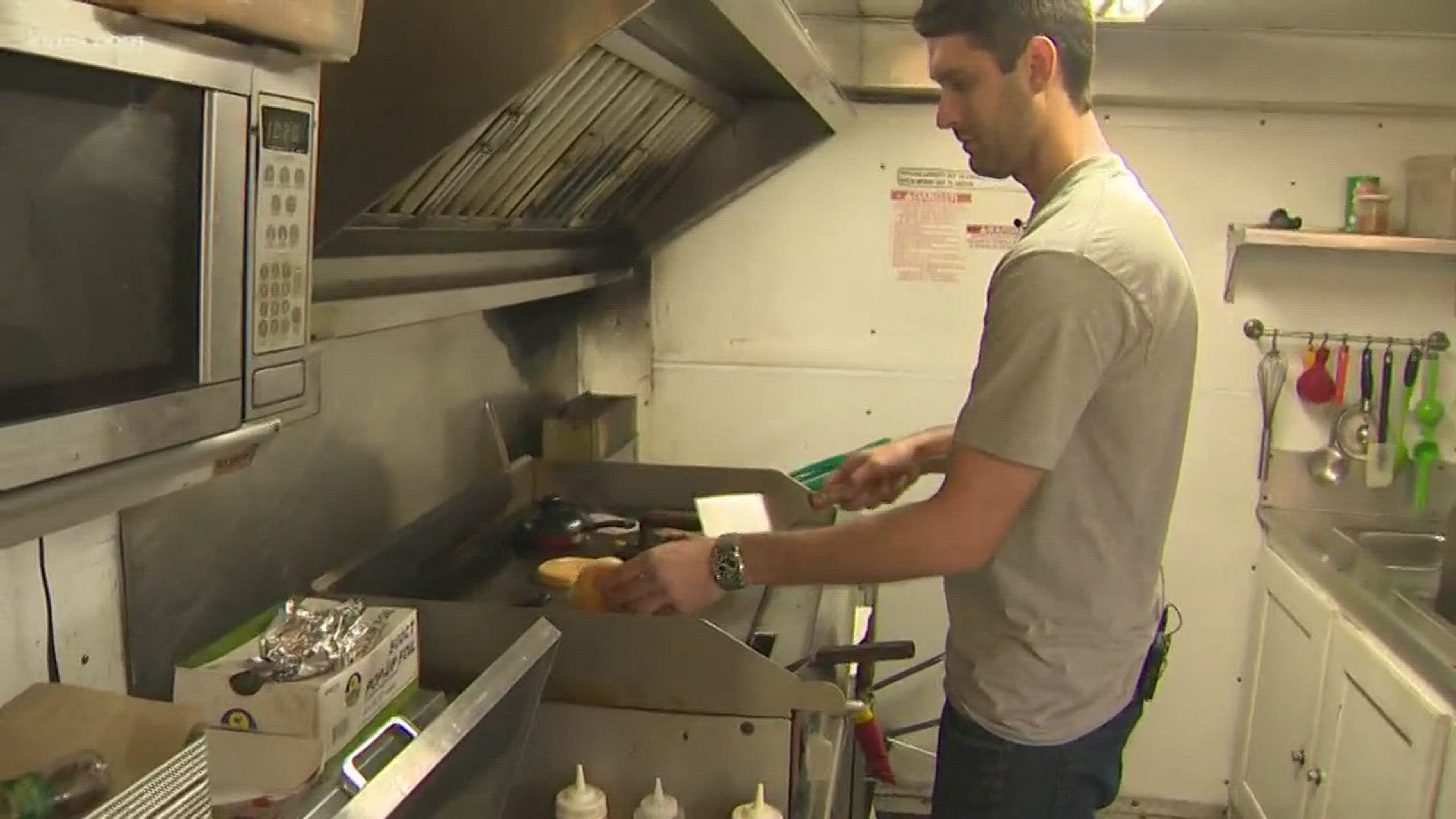 At the Cow Bells food truck on East Riverside Drive, Daniel Oliveira understands a hamburger is only as good as the ingredients that go into making it.