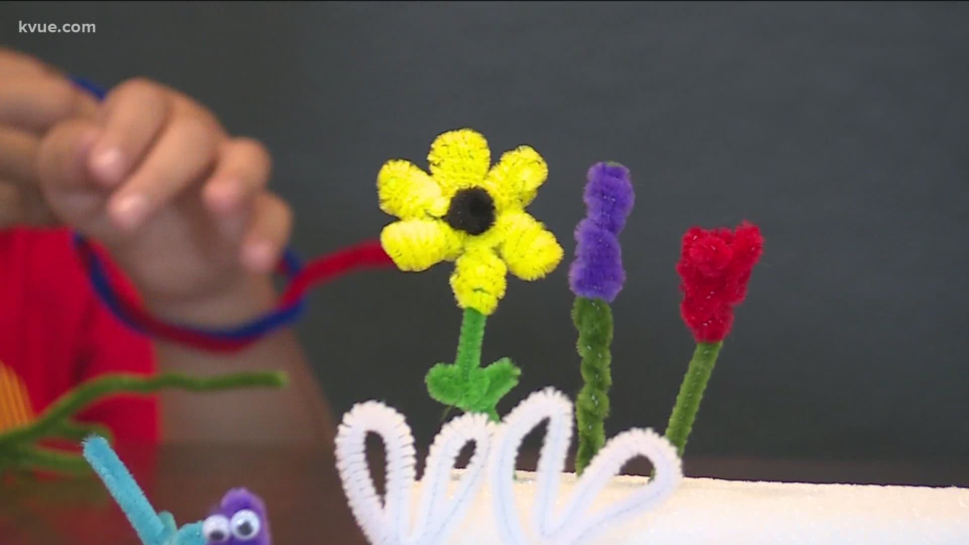 This week we make animals, jewelry and flowers out of pipe cleaners. It's simple and not messy!
