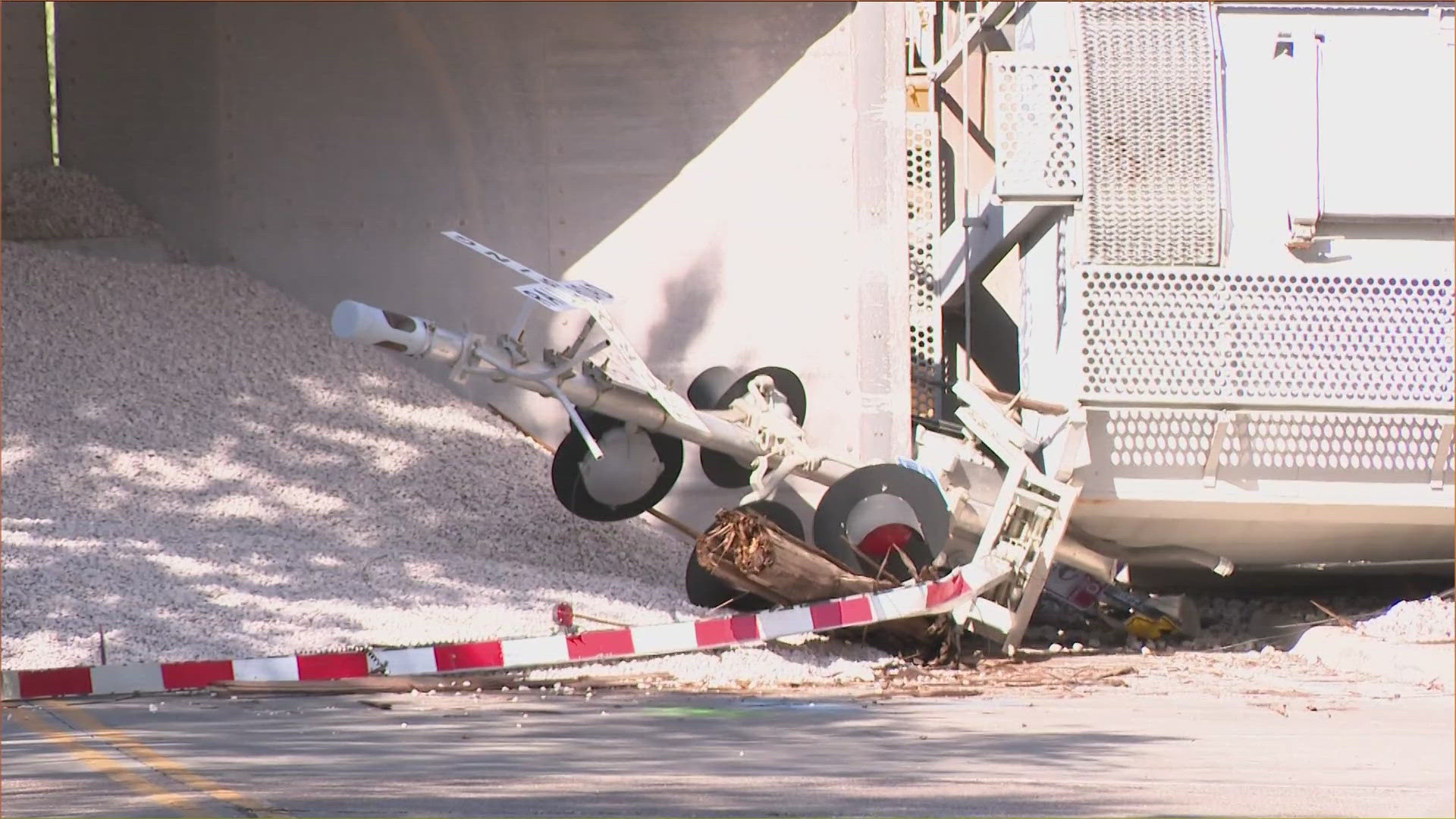 Seven train cars fell off the tracks Oct. 22 near East Sixth and Pedernales streets, but the exact cause is still uncertain.