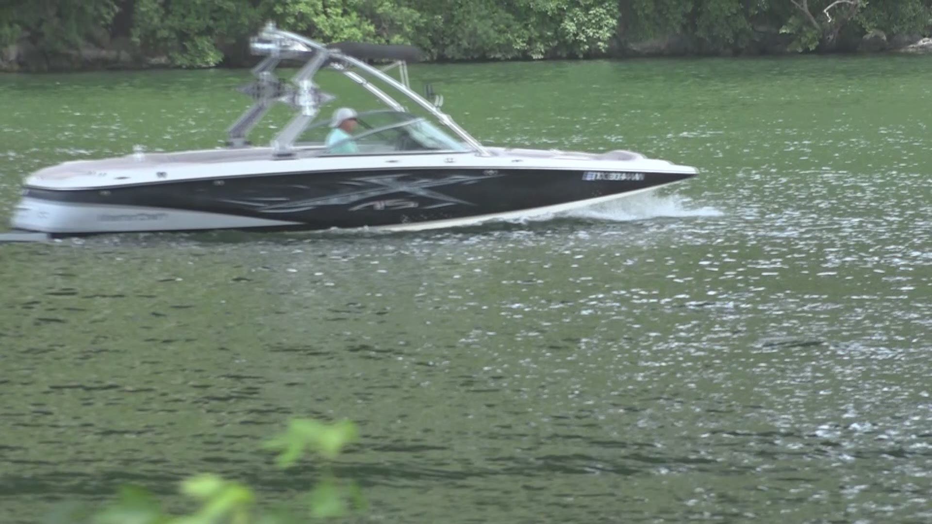 An Austin boat rental company has found a way to get groups on the lake, despite boat ramp closures by Austin and Travis County authorities for Fourth of July.